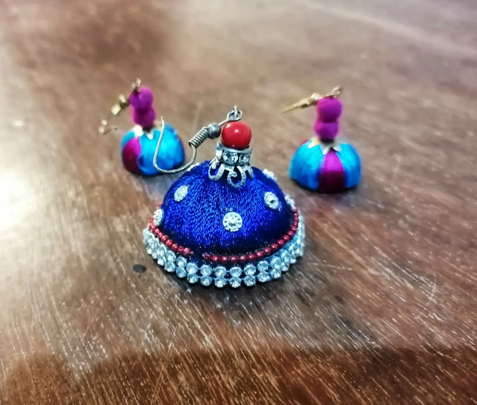 Silk thread earrings workshop at Sita Cultural Center, Pondicherry (photo 1)