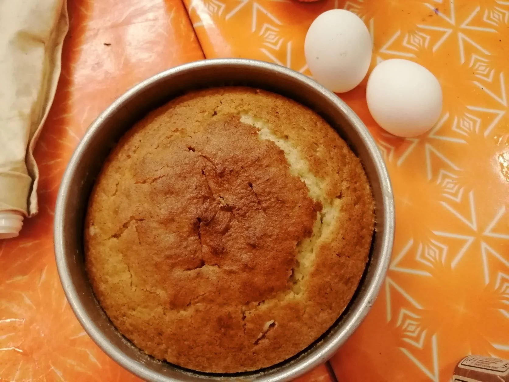 simple sponge cake ready to get decorated during baking class at SITA