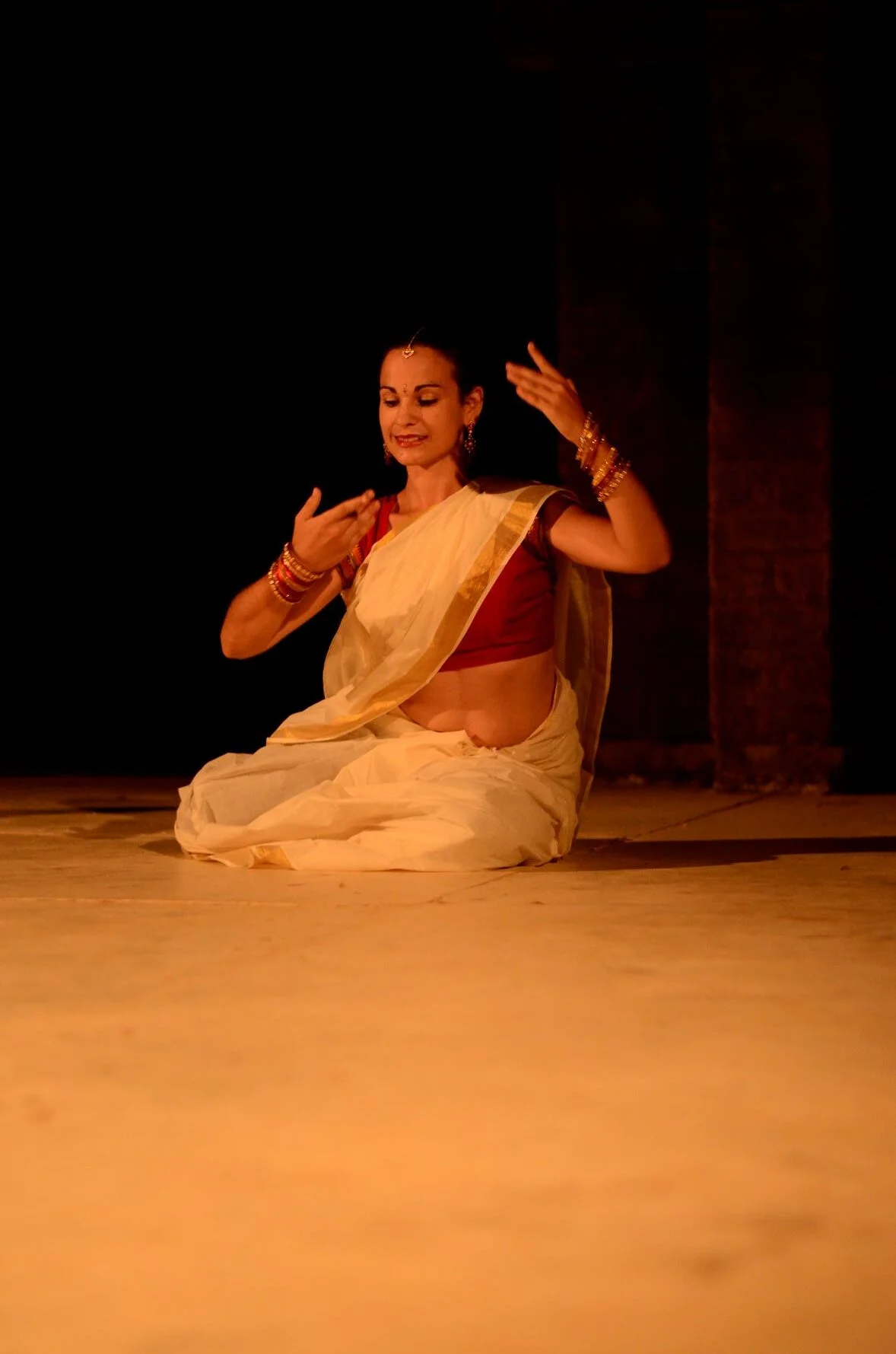 Fleur SOUMER dancing Bollywood show in Pondicherry event