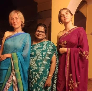 Italian travellers enjoying a sari class with Lakshmi