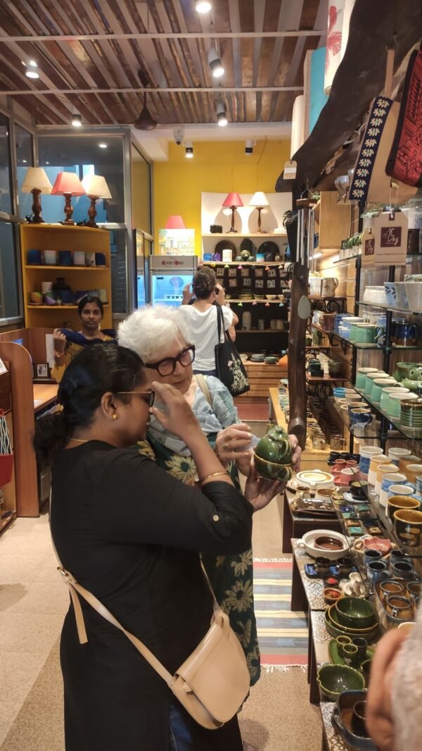Lakshmi from sita cultural center will give you her tips for shopping in Pondicherry