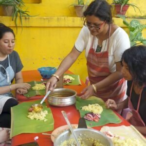 Bon appétit de la part de Manisha à ses élèves à Sita cultural center