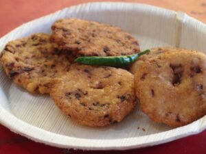 cuisiner des medu vadai lors d'un cours à sita cultural center