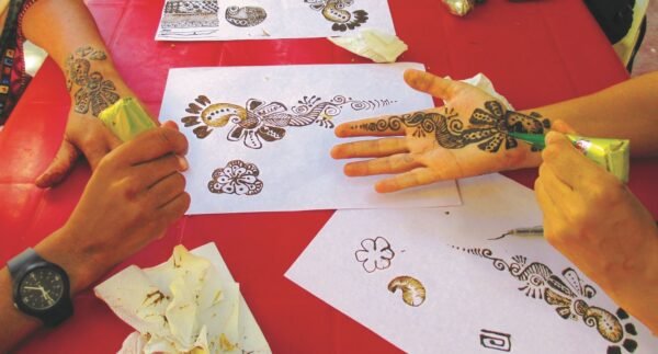 DIY tatouages de henné traditionnels indiens à SITA